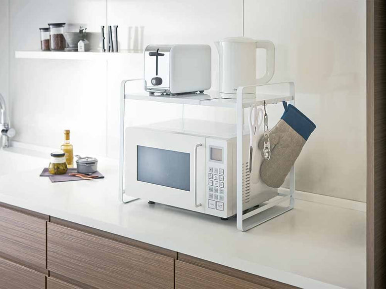 YAMAZAKI/toscaのスチール製伸縮レンジラック、幅47.5～75cmに調節可能なキッチン用家電収納ラック