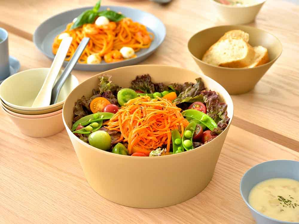 ideacoのusumonoサラダボウルに盛られた野菜