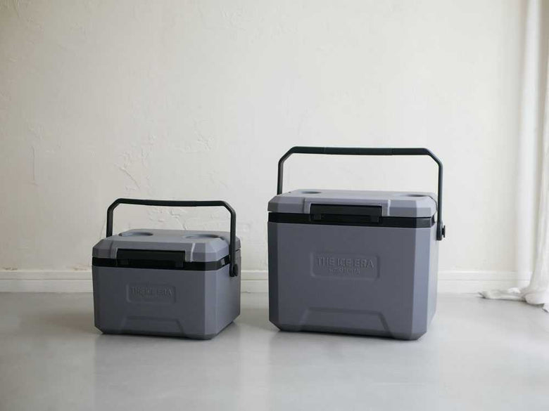 THE ICE ERA ハードシェルクーラーネオの銀色プラスチックボックス