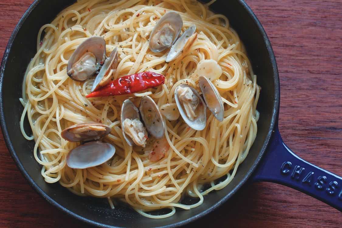 フライパン一つで作る海鮮スパゲッティの盛り付け