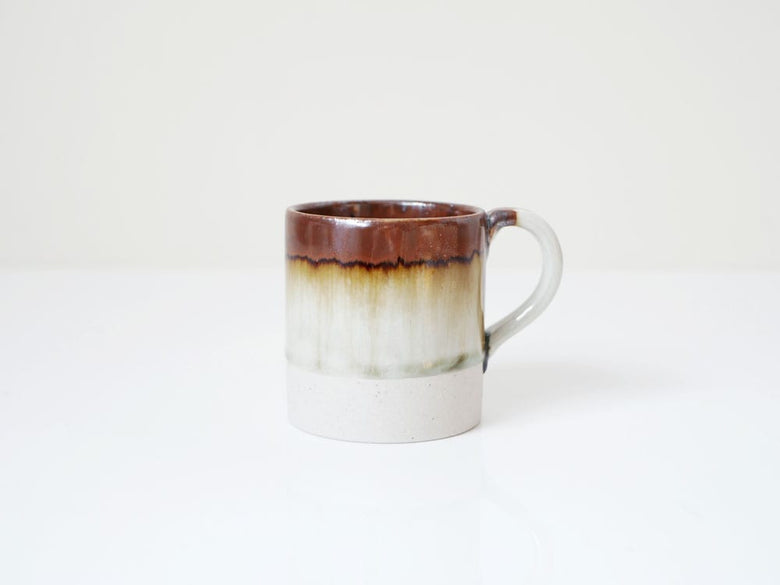 茶色の美濃焼陶器マグカップ