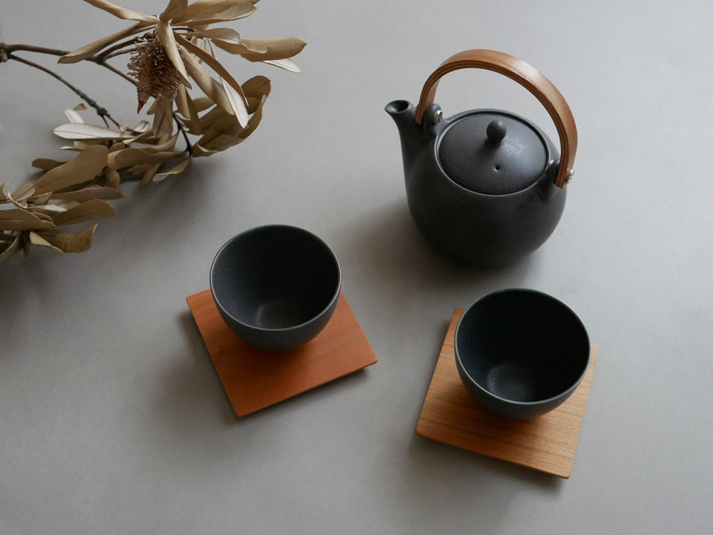 サリューの山桜茶敷、天然木製の円形コースター