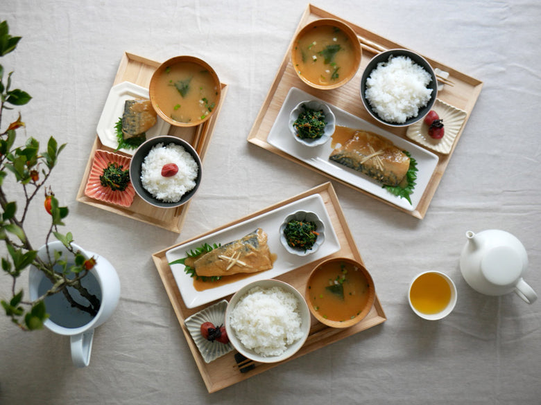 sarasa design×イブキクラフトの白色陶器ご飯茶碗、シンプルでエレガントなデザイン