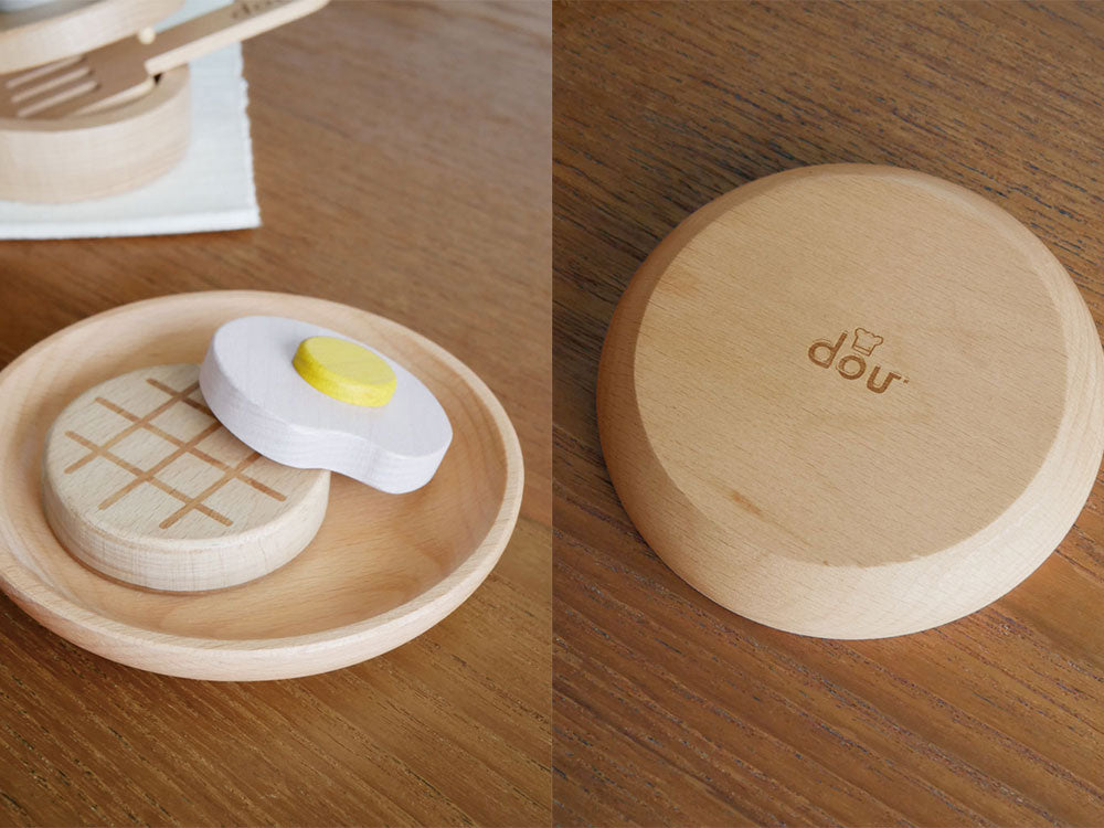 douブランドの木製ままごとがっき「pop pan」、蓋付きフライパンセット