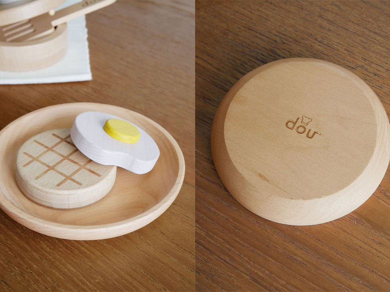 douブランドの木製ままごとがっき「pop pan」、蓋付きフライパンセット