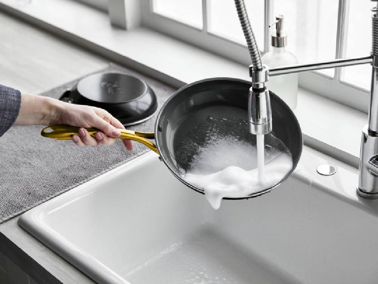 グリーンパン ストゥディオシリーズのフライパン、エッグパン、ガラス蓋が揃ったキッチン用調理器具セット