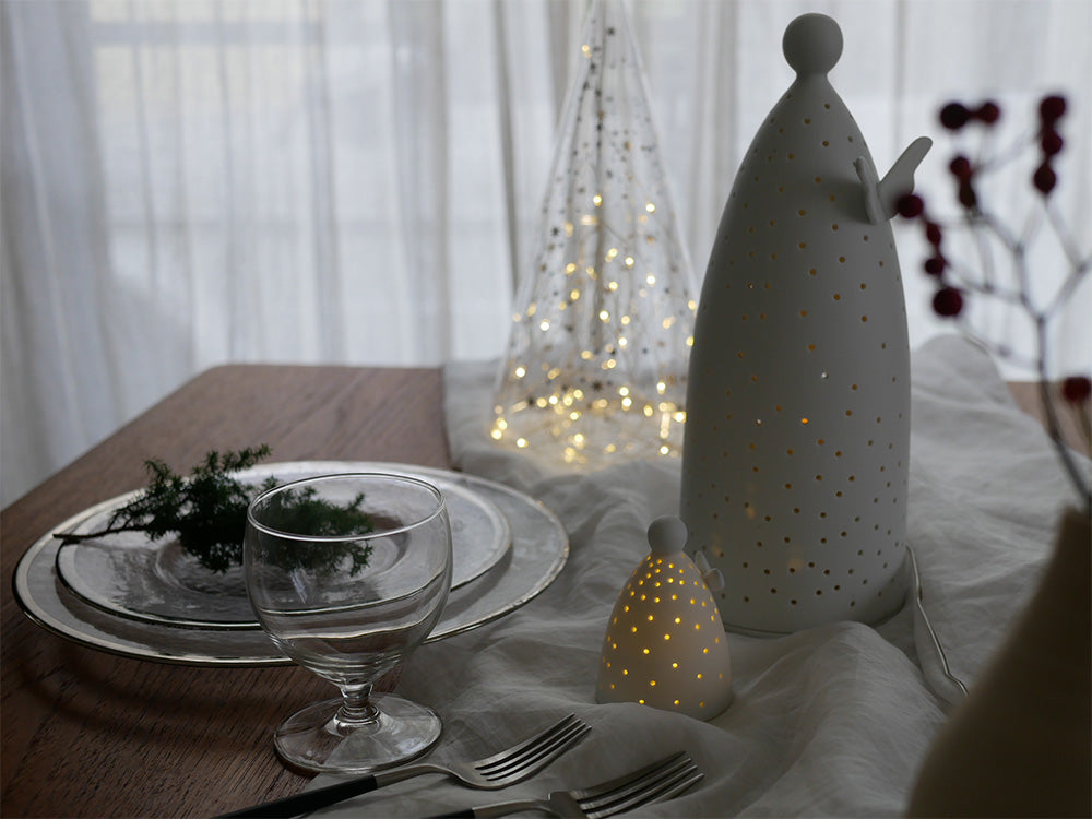 レダーの「Angel of light」クリスマス装飾用磁器製テーブルウェアセット、LEDミニライト付き